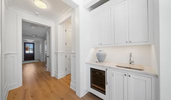 813 Ocean Rd, Narragansett, RI 02882