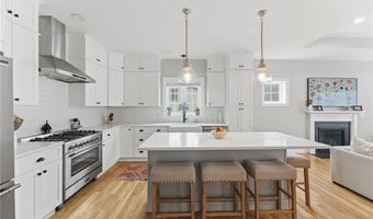 46 Somerset Cir, North Kingstown, RI 02852