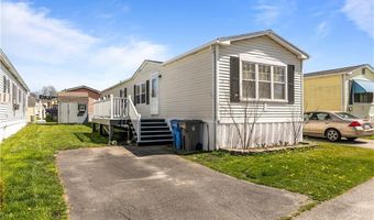 92 Bayview Pkwy, Middletown, RI 02842