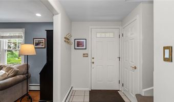 40 Sage Dr, Warwick, RI 02886