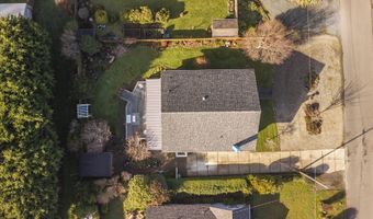 830 DIVISION St SE, Bandon, OR 97411
