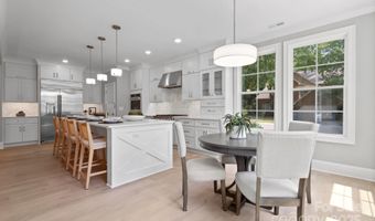 6910 Providence Ln W, Charlotte, NC 28226