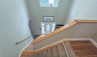20 Canton Ct, Cranston, RI 02921