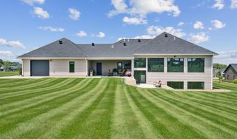 3047 SE Deer Run, Dyersville, IA 52040