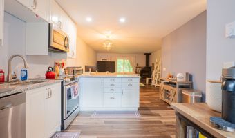 95 Chestnut St APT I, Bethel, CT 06801