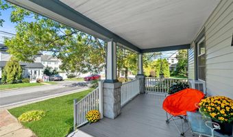 29 Lake St, Amityville, NY 11701