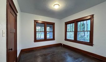 616 N 4th St, Arkansas City, KS 67005