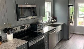46 Follett Rd, Narragansett, RI 02882