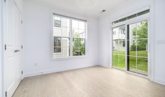 15 E Cross Trl 15, Danbury, CT 06810