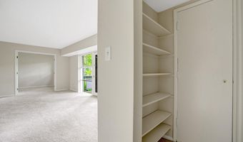 7717 DONNYBROOK Ct 103, Annandale, VA 22003