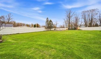 1584 Hemlock Dr, Ashtabula, OH 44004