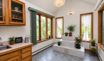 8 Longview Dr, Bow, NH 03304