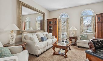 1950 Broadsmore Dr, Algonquin, IL 60102