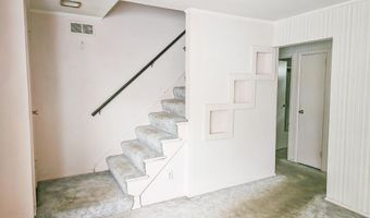 2 Jeffrey Ln, Albany, NY 12211