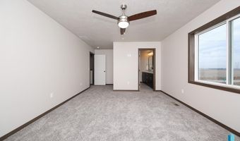 2425 E Caolinn Pl, Brandon, SD 57005