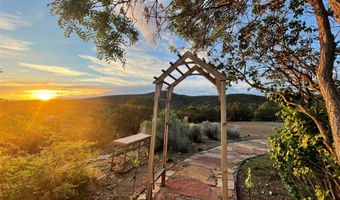 35 Arroyo Vis, Arroyo Hondo, NM 87571