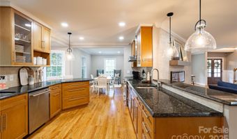 4401 Town And Country Dr, Charlotte, NC 28226