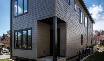 2001 N GEORGE MASON Dr, Arlington, VA 22207