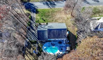 11 Greenknoll Dr, Brookfield, CT 06804