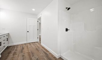 633 Streamside Ave, Hermon, ME 04401