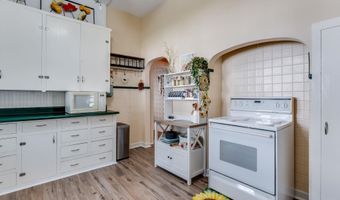 118 E Broadway Ave, Augusta, KS 67010