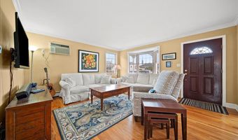 16 Gibbs Rd, Amity Harbor, NY 11701
