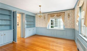 20 Elmsgate Way, East Providence, RI 02916