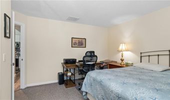 993 Williamsburg Cir, Warwick, RI 02886