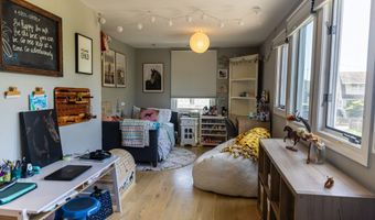 18 Waverly Rd, Branford, CT 06405