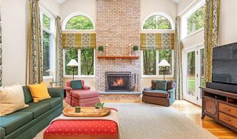60 Pheasant Dr, East Greenwich, RI 02818
