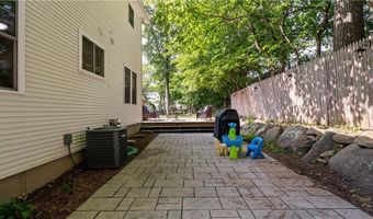28 Narragansett Rd, Cumberland, RI 02864