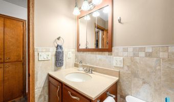 201 S 5th Ave, Brandon, SD 57005