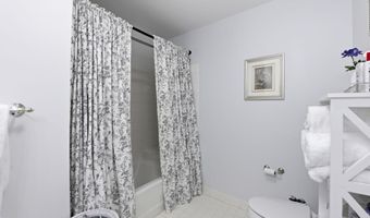 2102 CHESAPEAKE HARBOUR Dr E, Annapolis, MD 21403