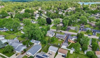 523 Maplewood Dr, Antioch, IL 60002