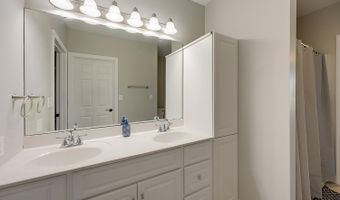 5120 Country Hills Dr, Aurora, IN 47001