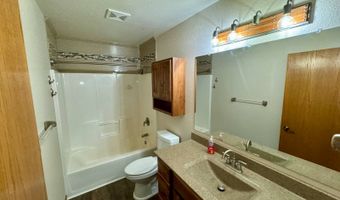 1102 11th Ave, Britton, SD 57430