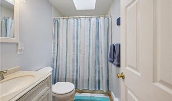 35 Old Town Trl, Narragansett, RI 02882