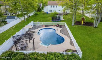 65 Serpentine Dr, Bayville, NJ 08721