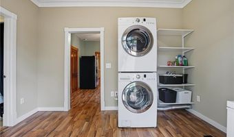 1115 7th St, Baldwin City, KS 66006