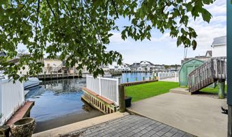 262 Evergreen Dr, Bayville, NJ 08721