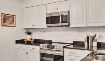 28 Loudon Pkwy, Albany, NY 12211