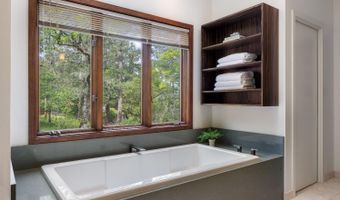1355 White Oak Dr, Santa Rosa, CA 95409