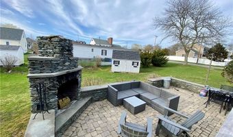 182 Newport Ave, Middletown, RI 02842
