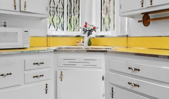 15610 Hanfor, Allen Park, MI 48101