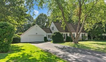 8 North Dr, Middletown, RI 02842