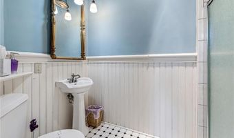 215 N Main St, Alma, WI 54610