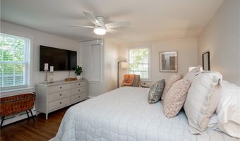 17 Rosedale Ct, Middletown, RI 02842