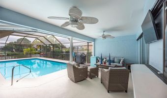 910 CHIPAWAY Dr, Apollo Beach, FL 33572