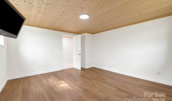 1 Glen Cove Rd, Arden, NC 28704