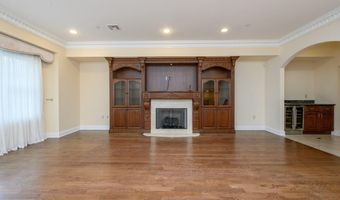 25 White Oak Ln, Aberdeen, NJ 07747